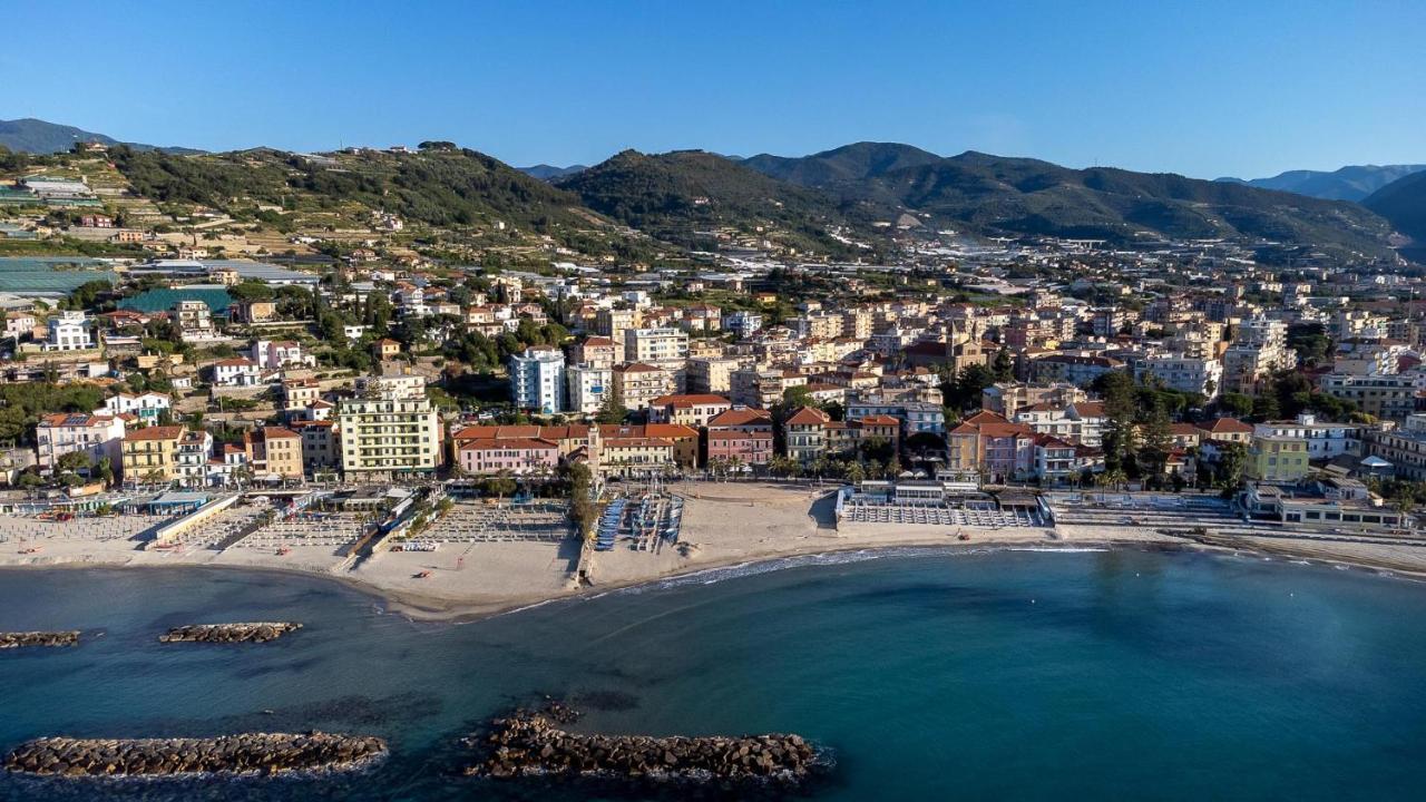 Hotel Vita Serena Arma di Taggia Esterno foto